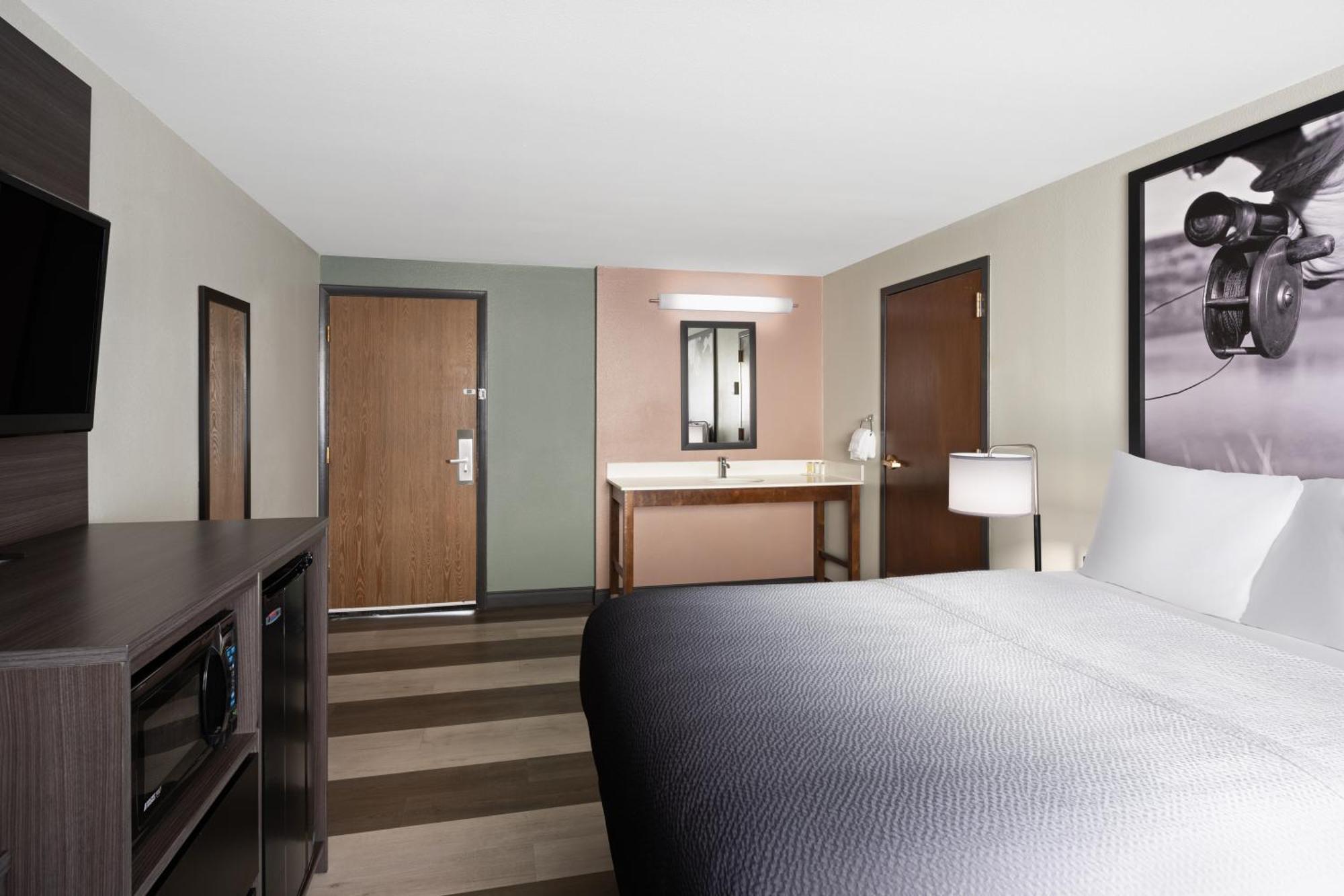 Super 8 By Wyndham Conrad Hotel Luaran gambar