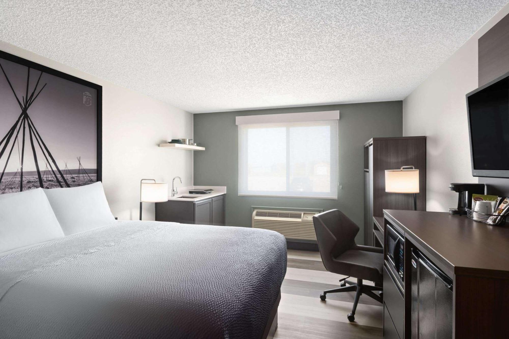 Super 8 By Wyndham Conrad Hotel Luaran gambar