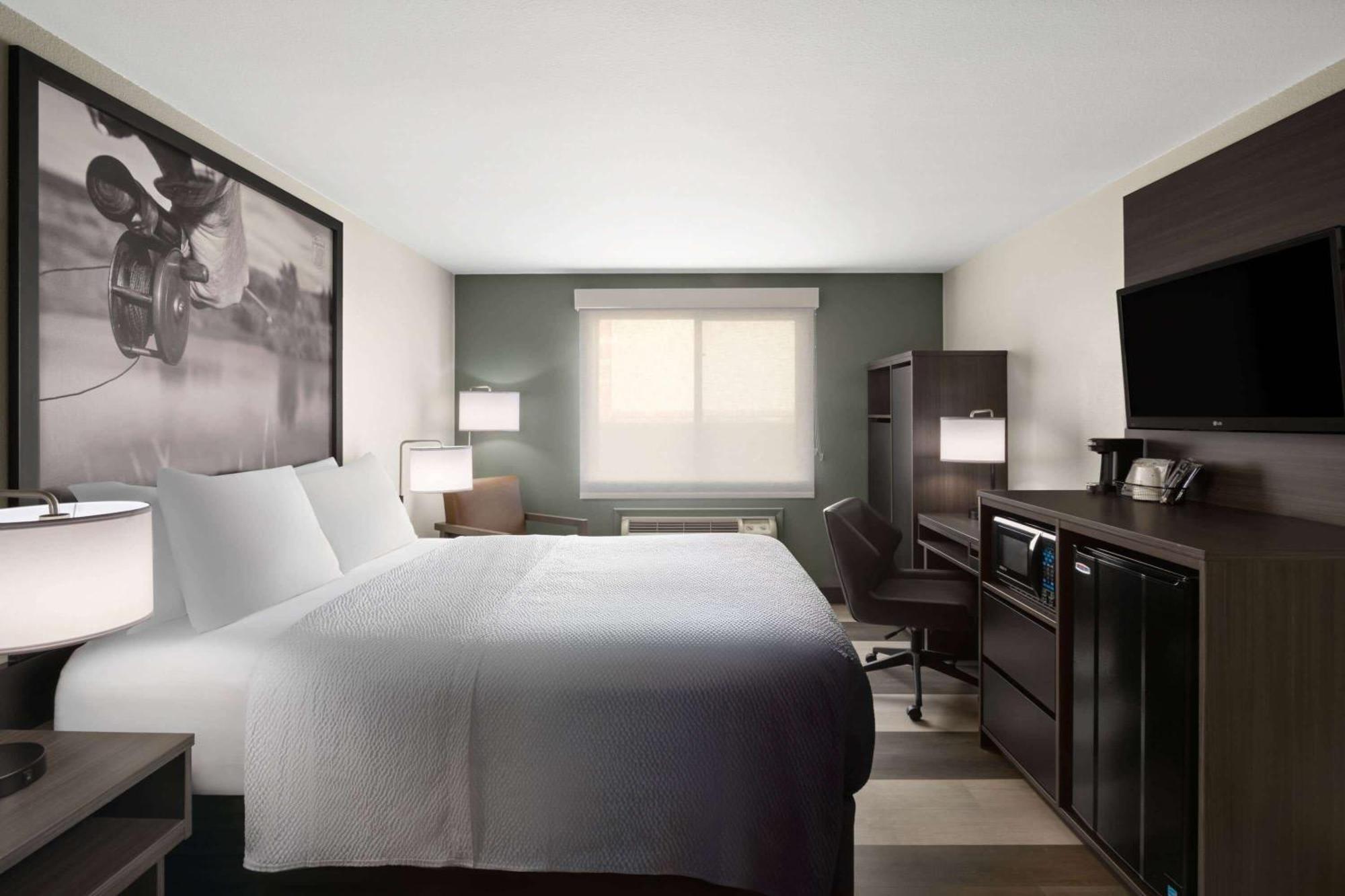 Super 8 By Wyndham Conrad Hotel Luaran gambar
