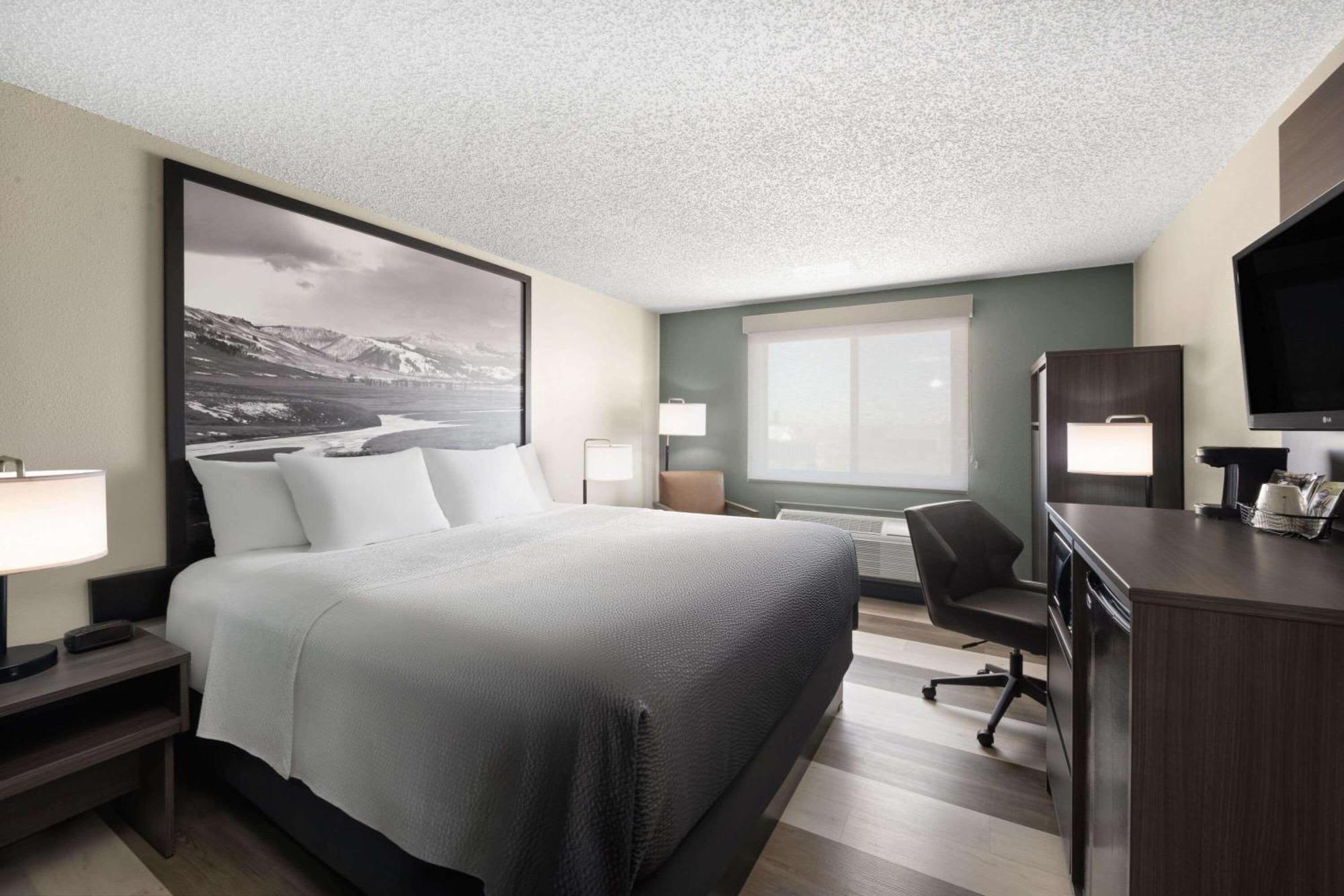 Super 8 By Wyndham Conrad Hotel Luaran gambar