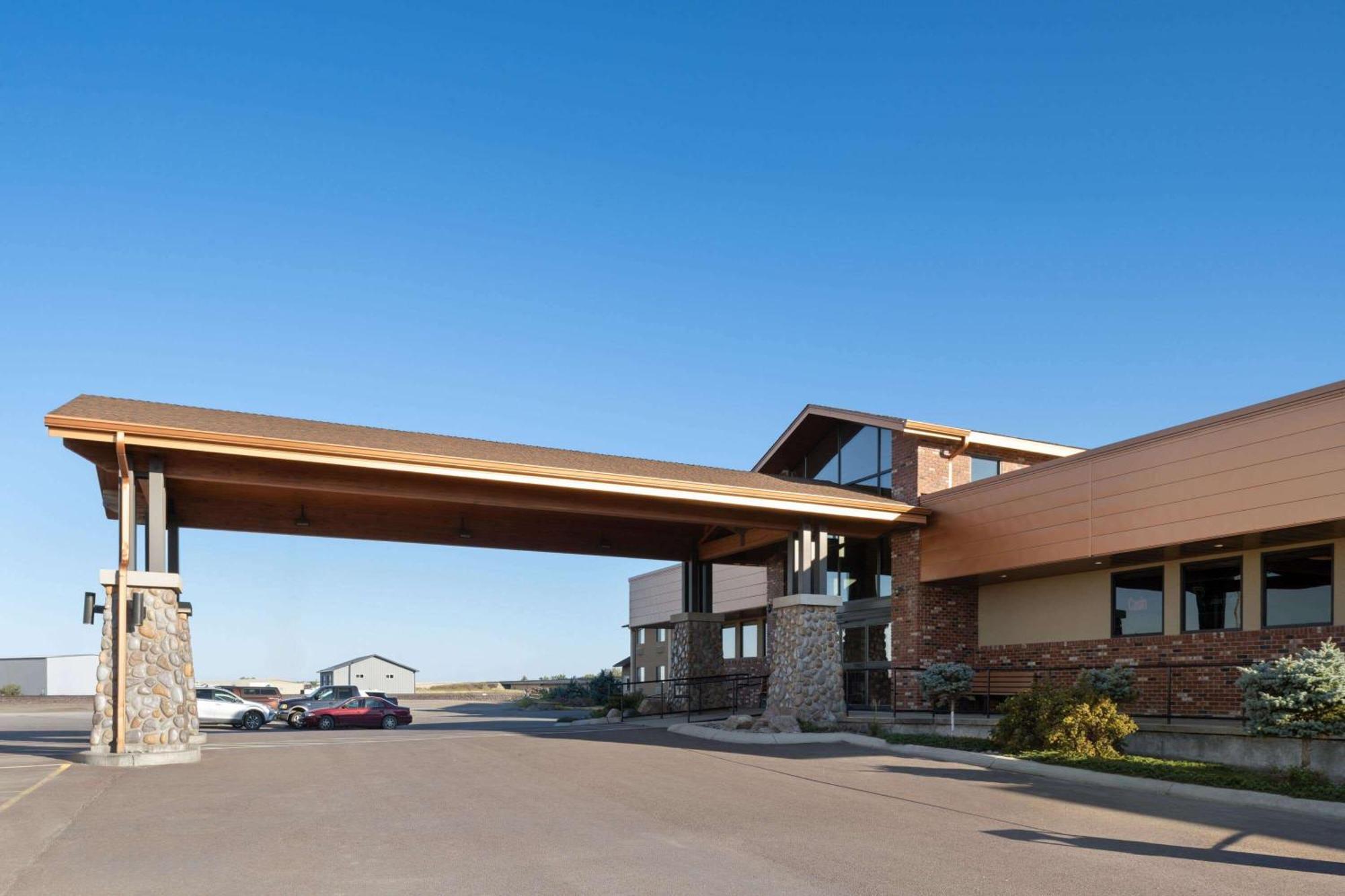 Super 8 By Wyndham Conrad Hotel Luaran gambar